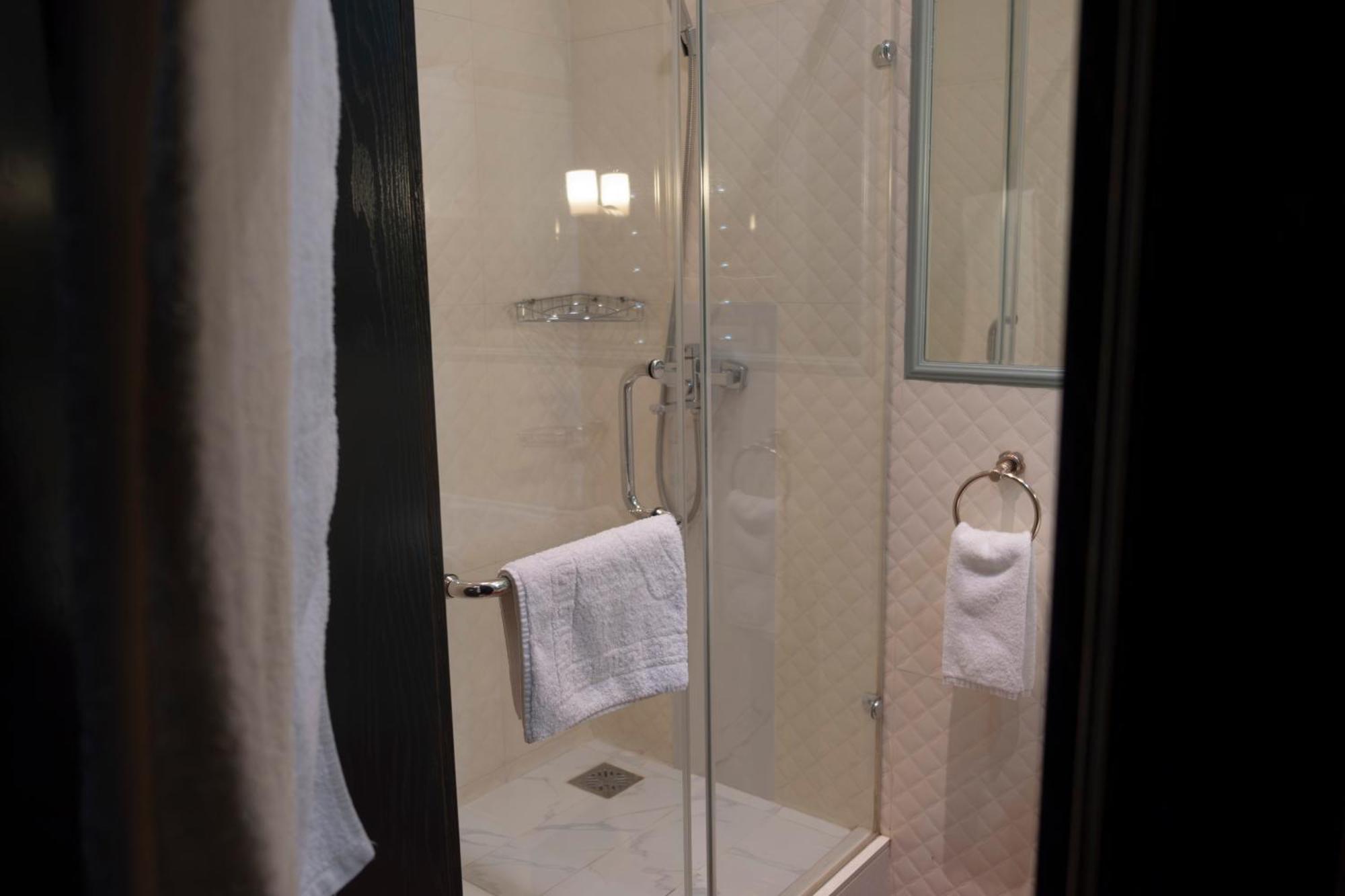 Plaza Hotel Kokshetau Bagian luar foto