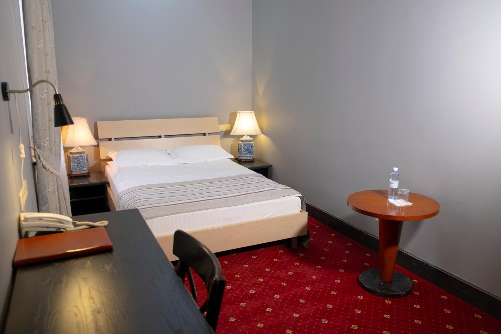 Plaza Hotel Kokshetau Bagian luar foto