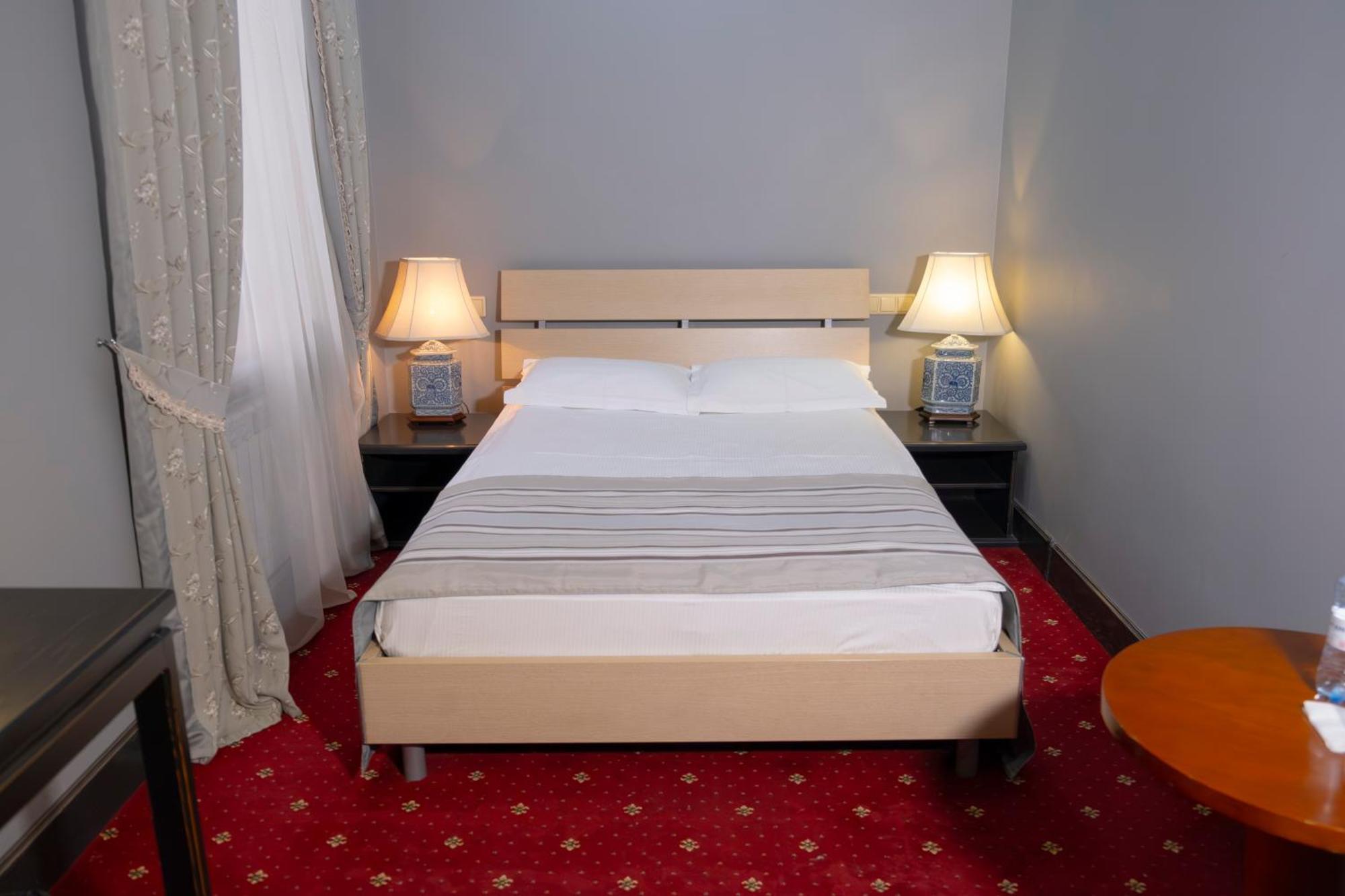 Plaza Hotel Kokshetau Bagian luar foto