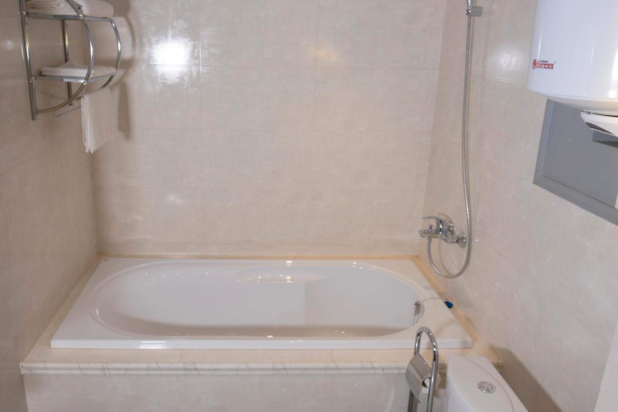 Plaza Hotel Kokshetau Bagian luar foto