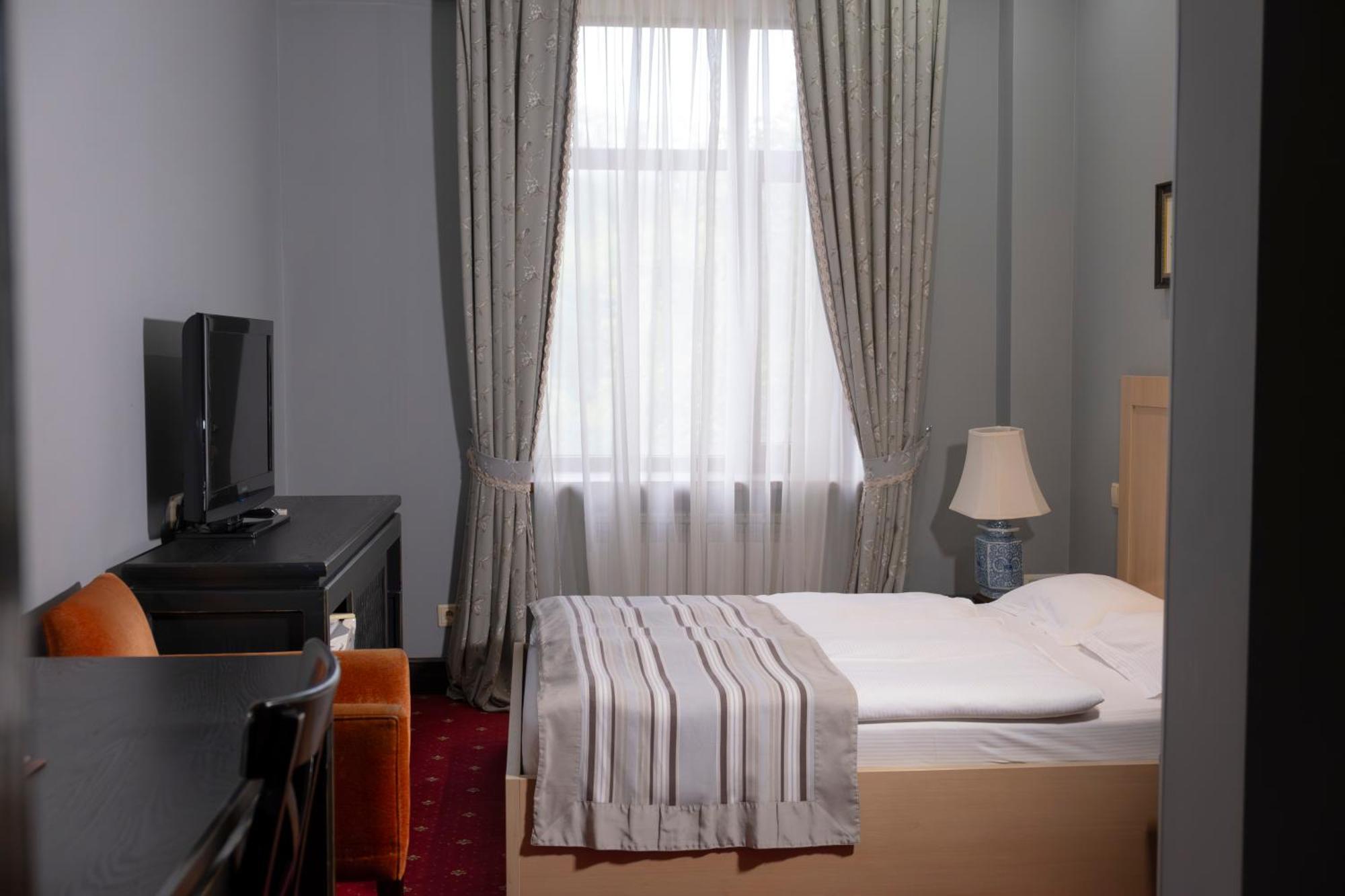 Plaza Hotel Kokshetau Bagian luar foto