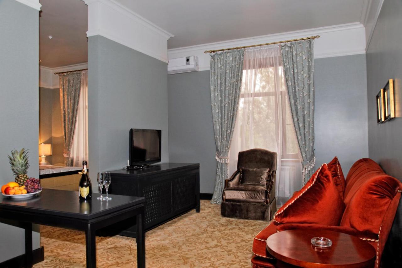 Plaza Hotel Kokshetau Bagian luar foto
