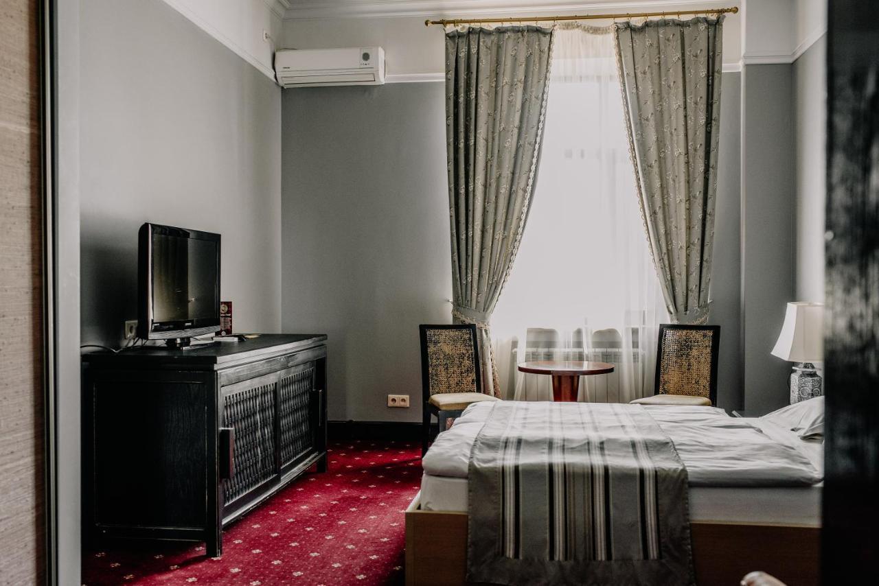 Plaza Hotel Kokshetau Bagian luar foto